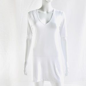 VENUS white short sleeve v-neckline cotton mini tee shirt dress size Medium
